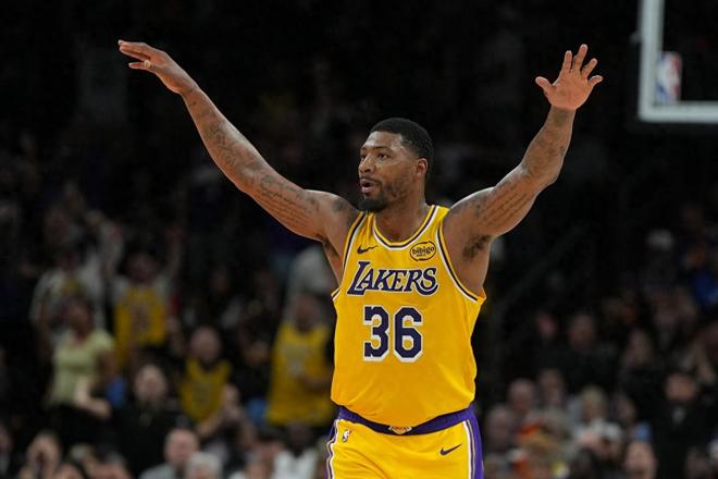 斯马特你太狠，换队第一年，詹科鲨魔贾都没实现的纪录，你做到了