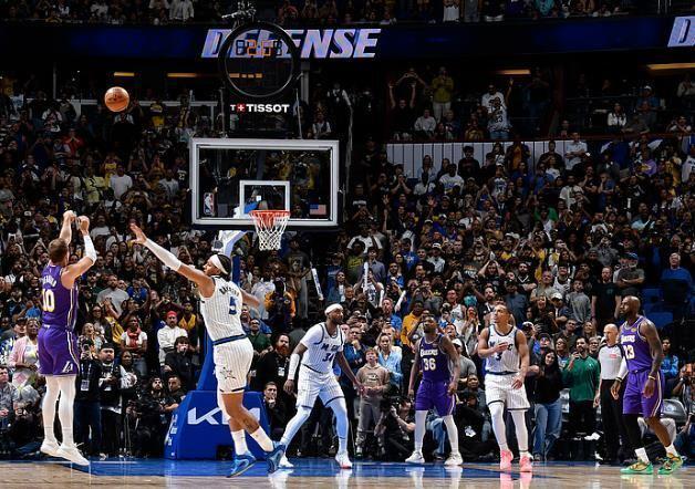 肯纳德3分绝杀！湖人力克魔术9连胜后藏隐患，詹姆斯再登历史第一