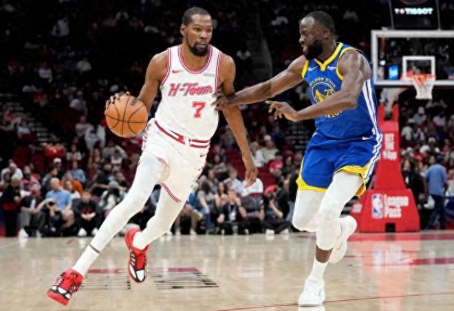 轰30+6+2!登顶历史第一,NBA最憋屈探花,超巨实力却只能打替补