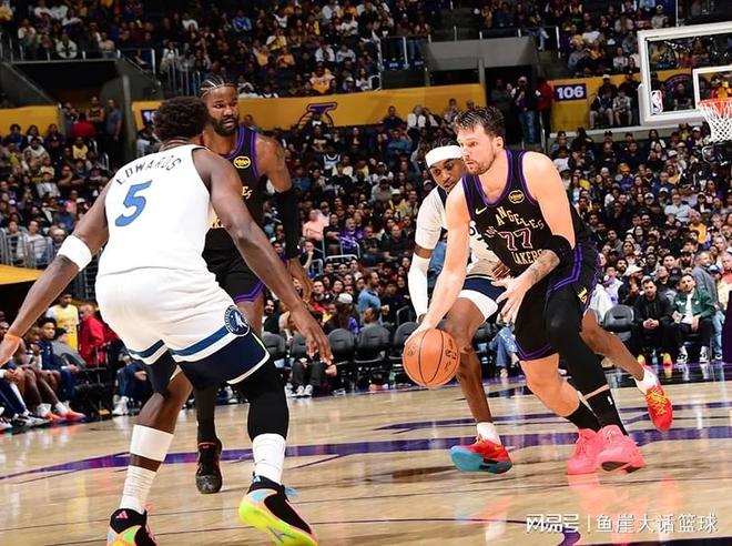 湖人120-106森林狼！东契奇看清现实，老詹被贬低，小里直言不讳