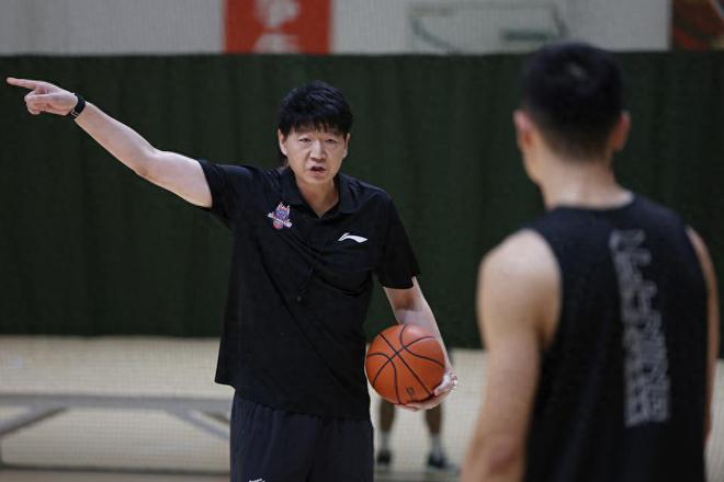 郭凱領(lǐng)銜山東男籃7人集結(jié)，600萬(wàn)先生暫別離隊(duì)，邱彪預(yù)測(cè)總決賽