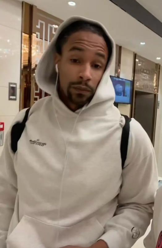 全部到位！广东新援抵达宾馆 新赛季战术地位非常重要