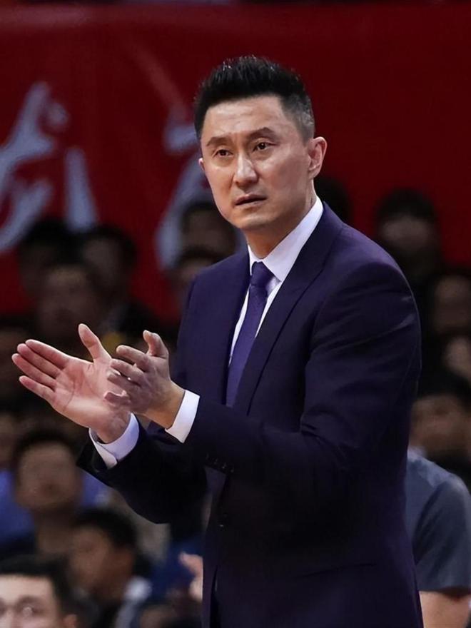 广东3消息！杜锋新职务曝光，宏远三将加盟NBL，易建联公开致辞