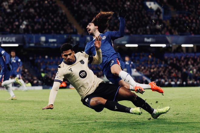 3-0！2-0！欧冠乱了，巴萨溃不成军，曼城主场翻车，尤文艰难绝杀