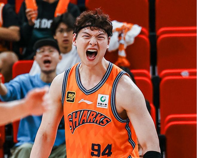 CBA杯：卫冕冠军上海39分狂胜全华班四川 王哲林8中7引7人上双