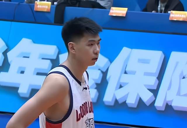 首秀砍8+13，杜鋒棄將填滿數(shù)據(jù)框，令人刮目相看，朱芳雨后悔嗎？