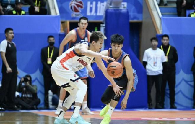 時隔325天重返CBA賽場，郭艾倫16+5率廣州戰(zhàn)勝四川