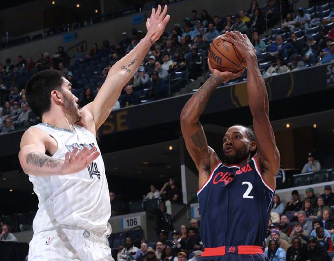 拉锯战！快船拒绝崩盘领先4分：哈登16+2稳定，莱昂纳德16分