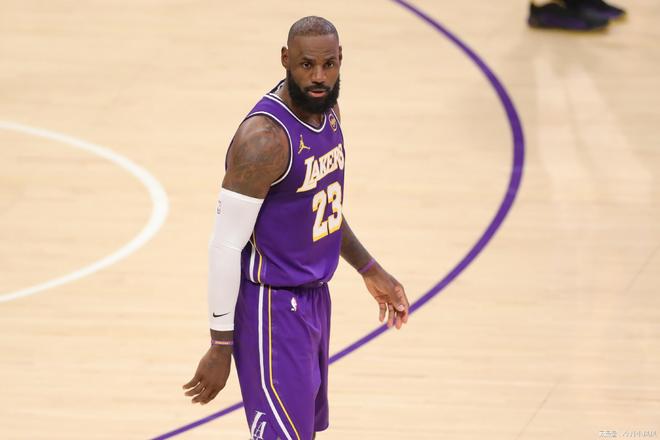 湖人新闻：老詹转型乐成，小里比肩两大超巨，战鹈鹕进场更新