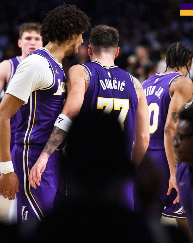 轟35+13+9+5斷2帽！東契奇又刷紀(jì)錄湖人五連勝 手臂肌肉更為搶眼