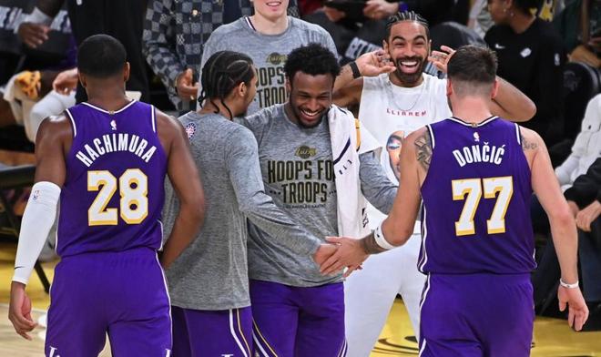 湖人贏了！2分險(xiǎn)勝馬刺，迎來(lái)5連勝，湖人反超升至西部第二