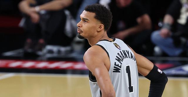 文班祖母今日逝世 赛后文班落泪：对不起 我失去了一位家人