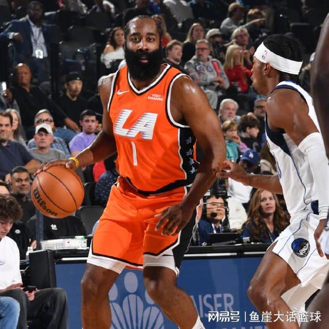 快船被逆转！伦纳德30+8状元立异高，克莱梦回巅峰，哈登29分19罚