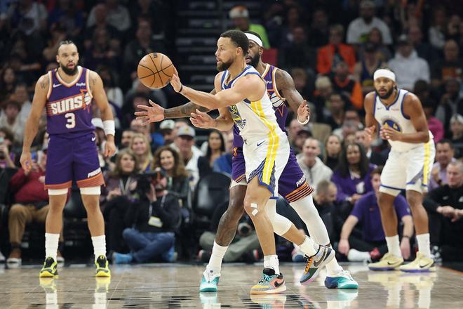 苦吞14分逆转，库里复出后勇士3连败！4大问题扎眼交易成唯一选择