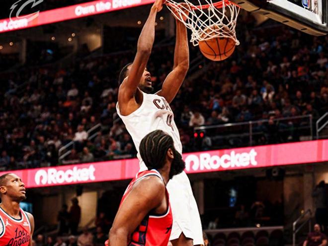 5胜12负！快船甩卖科林斯，誓为哈登组季后赛阵容，目的18+3分卫