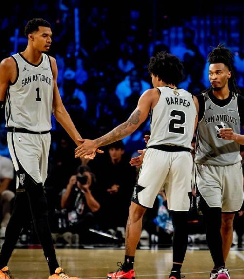 ?？怂?中1榜眼替補(bǔ)飆24分，文班亞馬15+8+4+4封蓋，馬刺大勝奇才