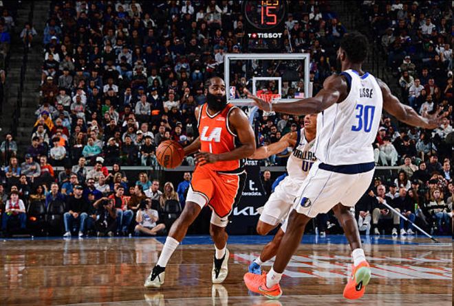 快船跌至西部倒数第二！美媒整体热议：刷新下限 是时间拆队了？