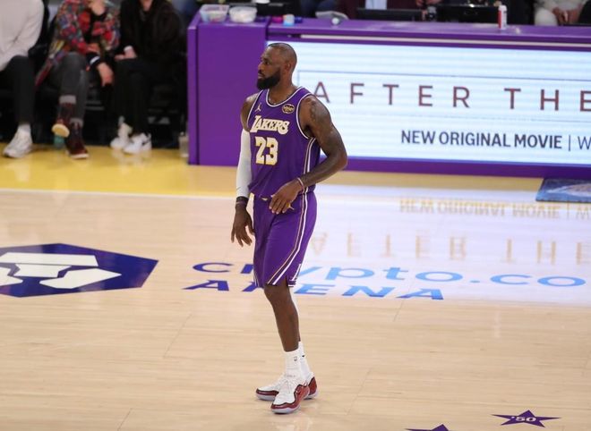 詹姆斯复出后，湖人进攻效率同盟第二！里夫斯得分还在涨！