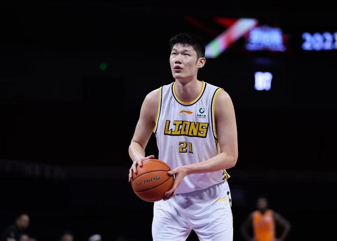 胡金秋季后賽生涯第二次砍下35+10，成本賽季季后賽首位35+10球員