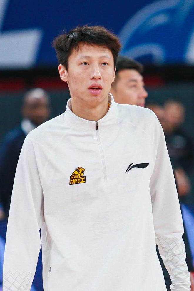 全隊(duì)第四節(jié)僅得9分！廣廈在末節(jié)只進(jìn)了一個(gè)運(yùn)動(dòng)戰(zhàn)進(jìn)球！
