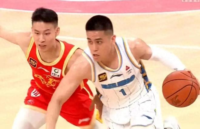 今晚廣廈主場對戰(zhàn)北京，賽前傳來了2個壞消息，基本上要被橫掃了