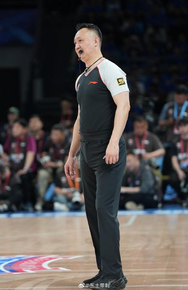 媒體人：本土名哨閆軍將執(zhí)裁今晚的CBA總決賽G2
