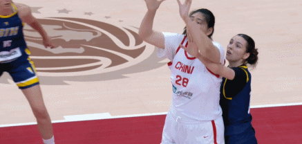 完美國家隊首秀！張子宇12分鐘11中7得到18分7籃板