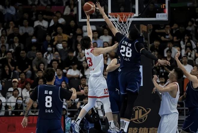 广东93-65浙江迎4利好！2内太好用，胡明轩回暖，杜锋明智选择！