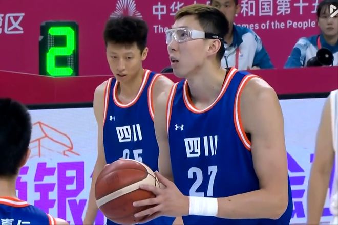 周琦胡金秋合计57分，孙铭徽17+8进四强，王少杰17分难掩失利