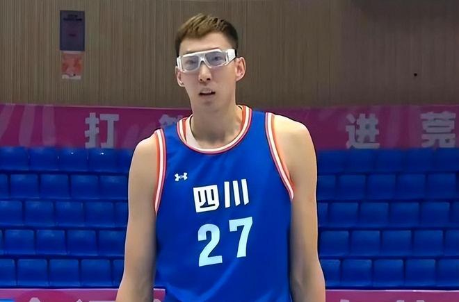 全运赛场惊现奇葩一幕：周琦率浙江广厦帮四川男篮打进四强