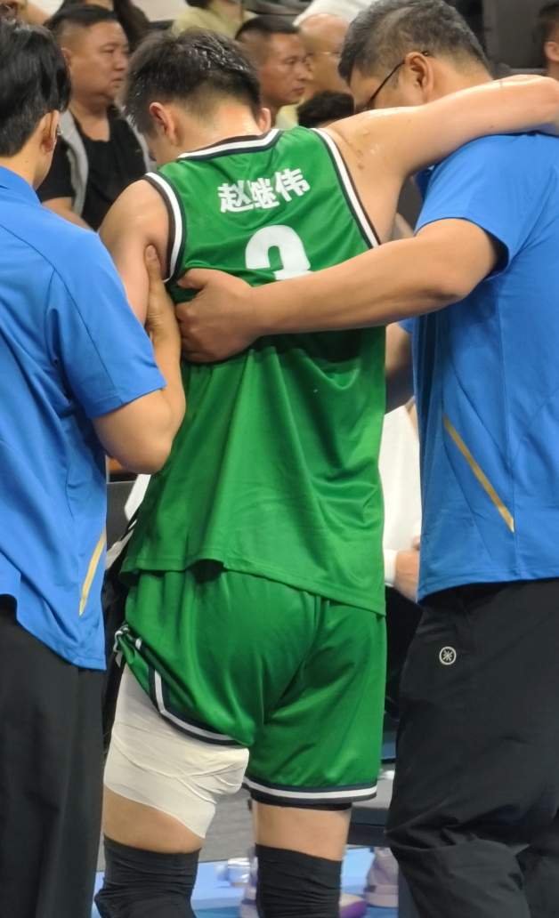 深夜22点，辽篮公布赵继伟伤情，果然是拉伤，恐无缘铜牌争夺战