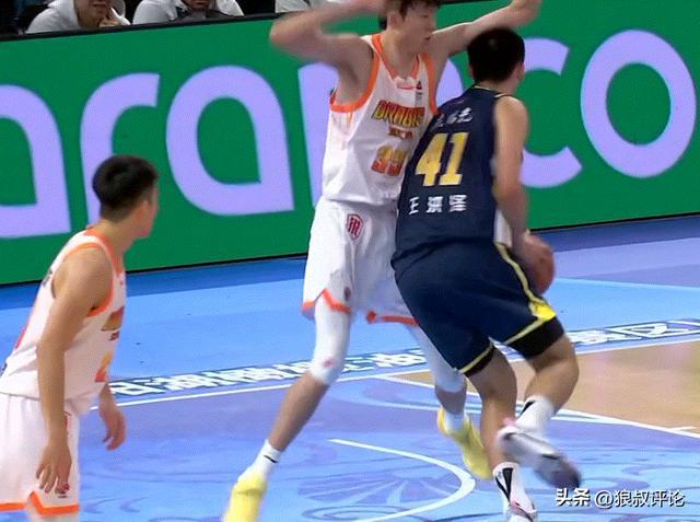 任骏飞接班人！广东男篮18岁小将王洪泽高效砍下15分8板3助攻