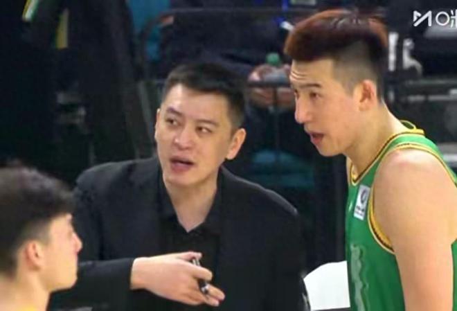 四冠王慘遭魚腩隊暴打遼寧隊內外援全崩盤楊鳴怒不可遏到底輸在哪