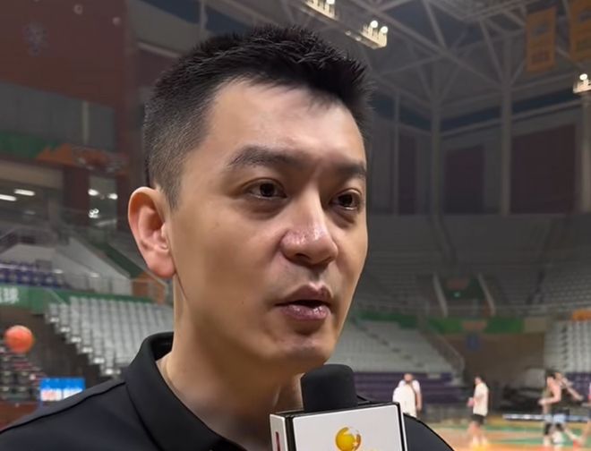 楊鳴展望新賽季！贏球模式被一刀切，寄語小將，劉志軒成二隊主帥