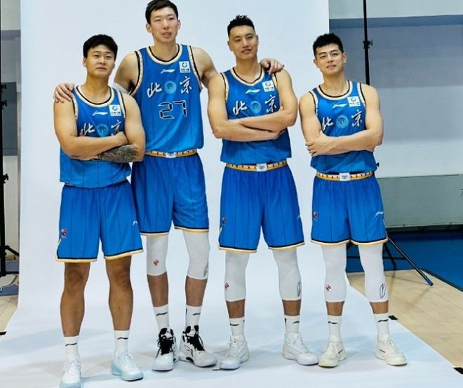 周琦曬北京男籃新賽季本土四核定妝照 趙睿加盟+曾凡博回歸存疑