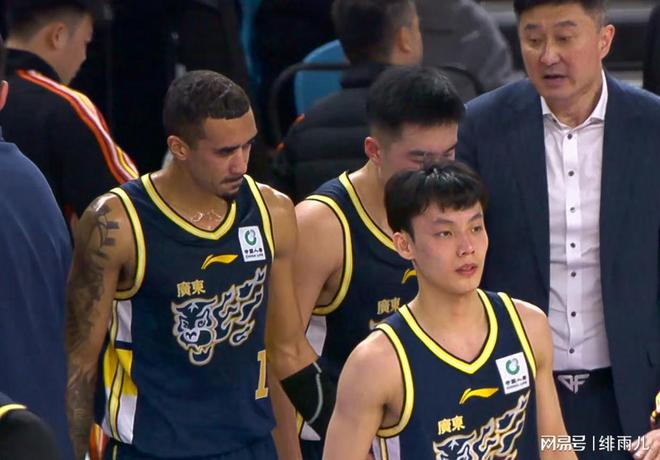 不打了？廣東最大對(duì)手慘遭重創(chuàng)，男籃國(guó)手鋒線(xiàn)可能離隊(duì)！