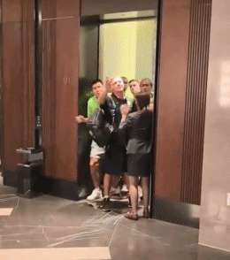 亞冠賽后國安球迷對老將王剛高喊：電梯戰(zhàn)神，王剛牛X