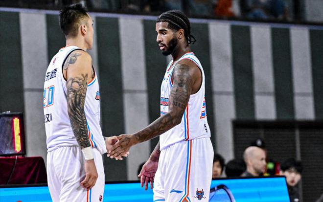 高诗岩错失扳平！CBA两国手对决，4中0碰上5中1，山东5分输北控