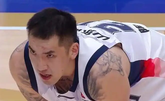 山东男篮新赛季开门黑，客场输北控，内线防不住，外线没状态！