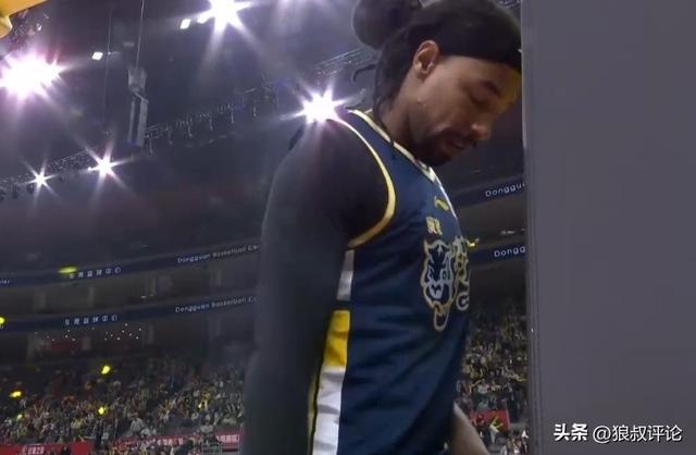 上赛季效力北控争议不断！萨林杰广东首秀19+9+4化身六边形战士