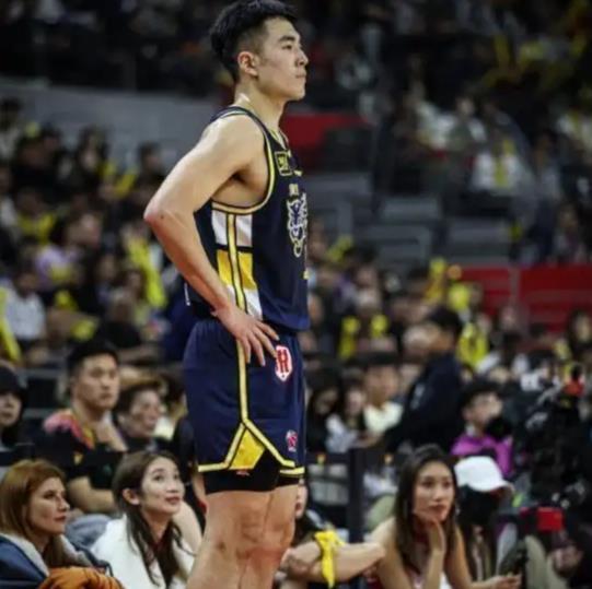 奇兵！广东队饱受质疑之人一战证明自己 两三分+两前板值千金