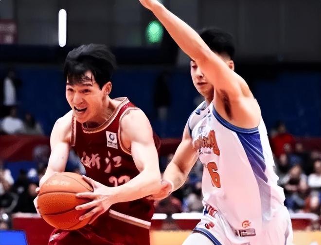 CBA勁旅換帥后，狀態(tài)開(kāi)始回暖，18分大勝新疆男籃