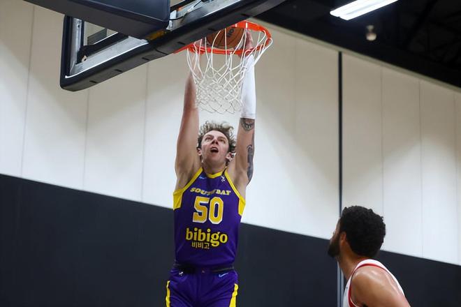 狀態(tài)比起上賽季下滑明顯！湖人二隊(duì)先發(fā)中鋒這是發(fā)生了什么情況？