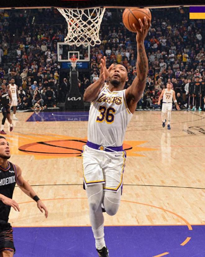 湖人73:77太阳!詹姆斯获T太冤枉,湖人三点有进步,但仍有五项问题