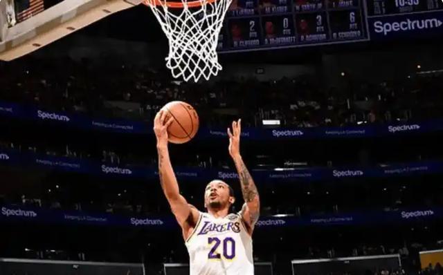 小史密斯獨(dú)得21分湖人結(jié)束三連敗 里夫斯倒下別忘了他！