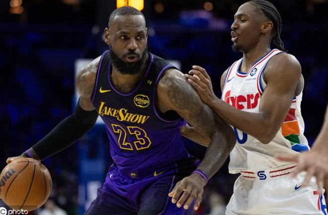 攻不过！湖人半场53-60落后76人，看数据：他是头号罪人！