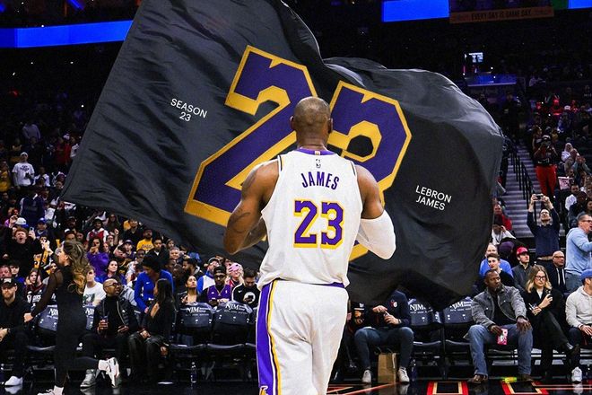 29分賽季新高，搶斷準(zhǔn)絕殺！41歲的詹姆斯，仍然在和時間賽跑