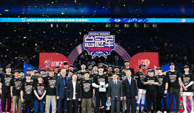 CBA六消息！周琦胡金秋孙总让人泪目，山西签国手，方硕拒退役