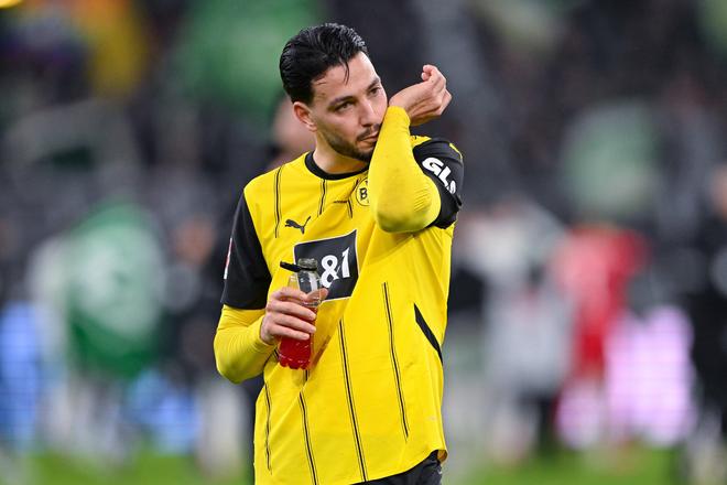 三大榜首全胜!阿森纳3分领跑,拜仁送多特首败,巴萨先赛登顶