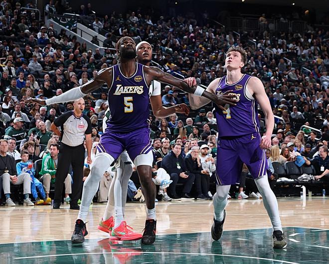 打興奮了就能打出精彩表現，湖人需要給內線支柱更高的戰術地位？